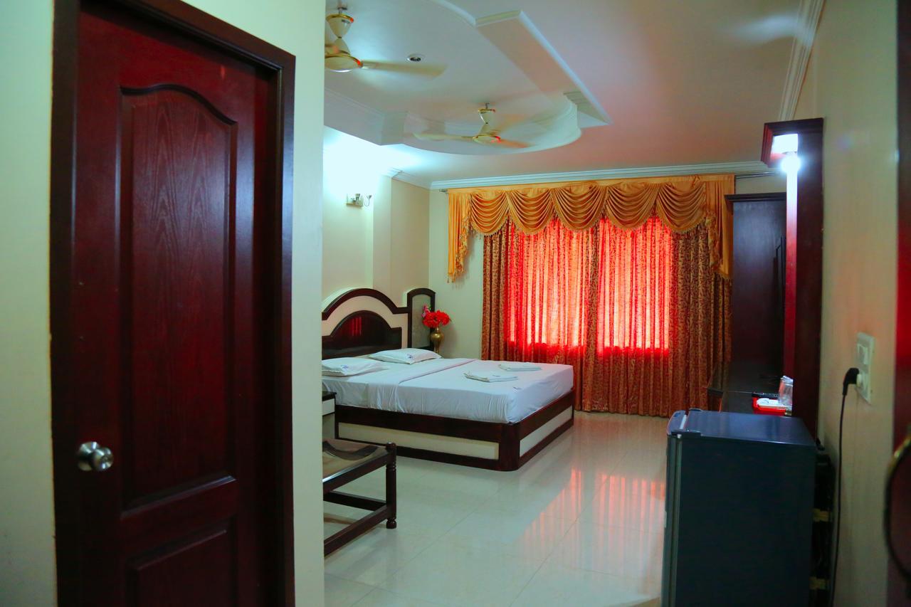 Hotel Vels Court Palni Bagian luar foto