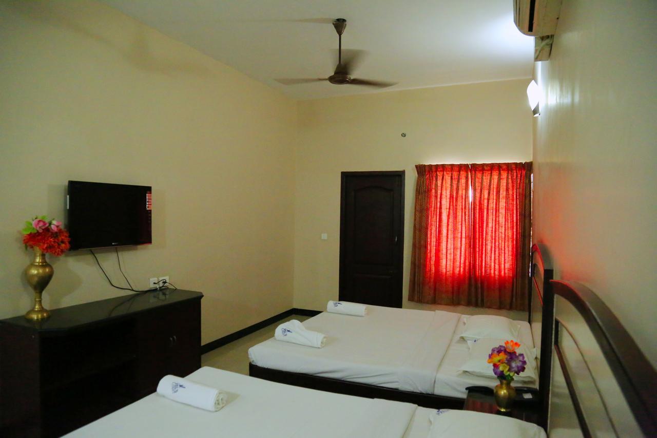 Hotel Vels Court Palni Bagian luar foto