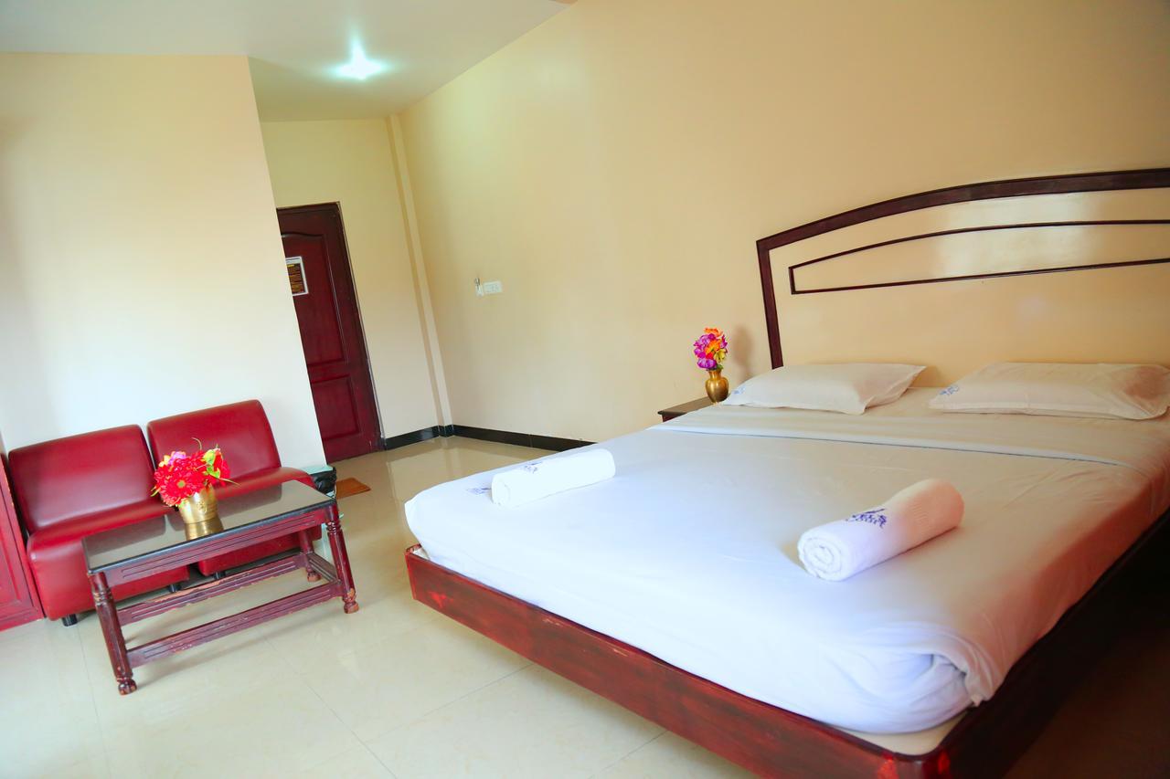 Hotel Vels Court Palni Bagian luar foto