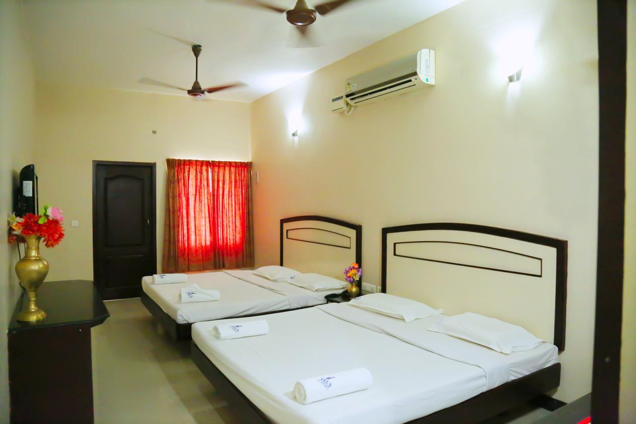 Hotel Vels Court Palni Bagian luar foto