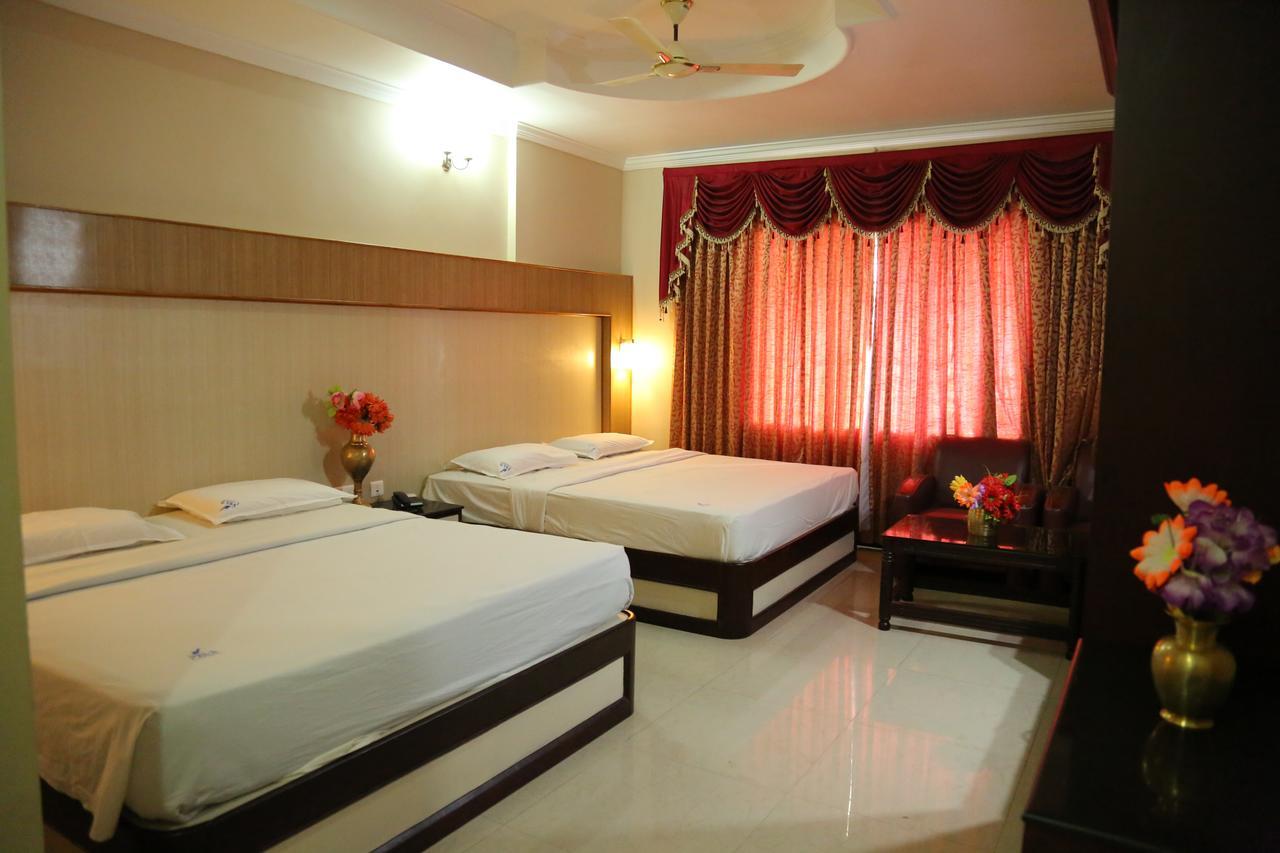 Hotel Vels Court Palni Bagian luar foto