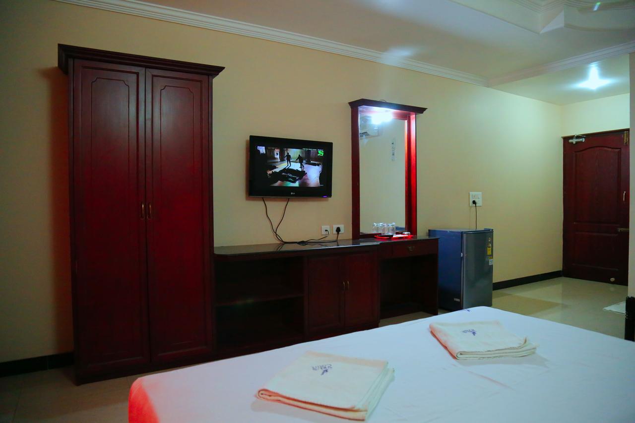 Hotel Vels Court Palni Bagian luar foto