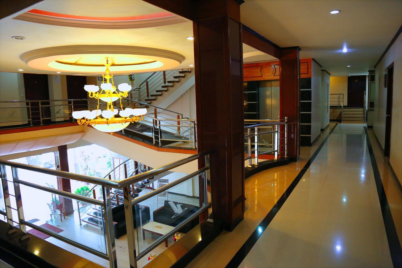 Hotel Vels Court Palni Bagian luar foto